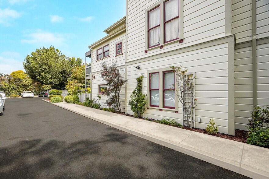 More Photos Of 742 B St, Hayward Restaurant For Sale