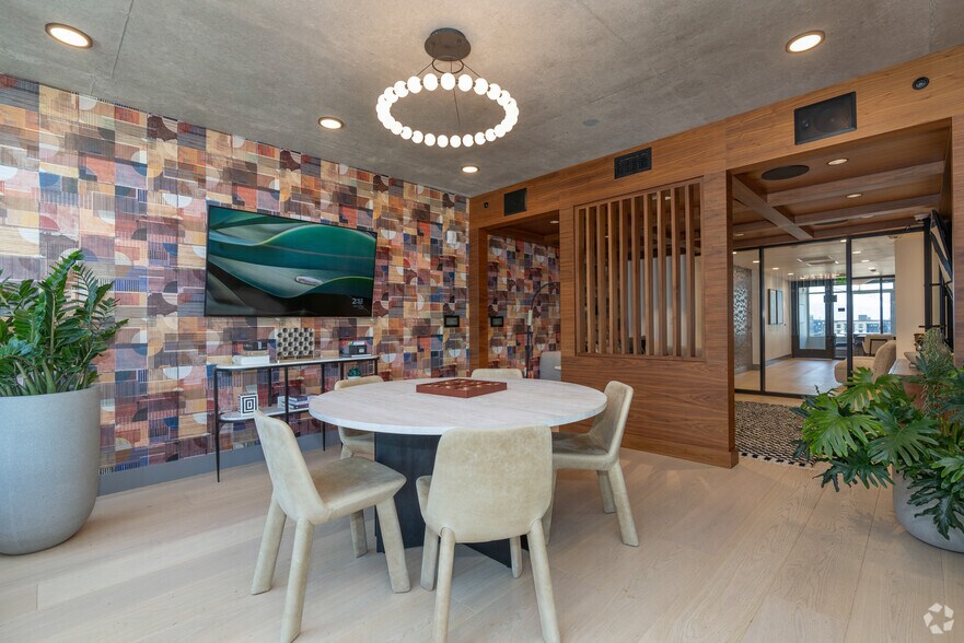 More Photos Of 1550 NW Naito Pky, Portland Apartments For Lease