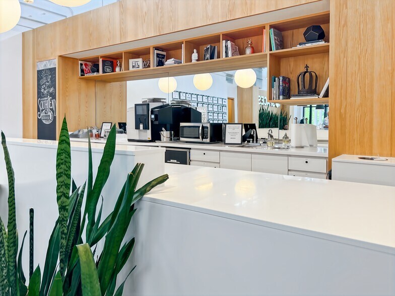 More Photos Of 307 W Tremont Ave, Charlotte Coworking Space