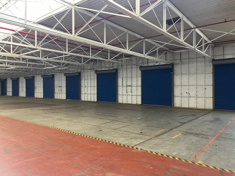 More Photos Of 800 W Milford St, Glendale Warehouse For Lease