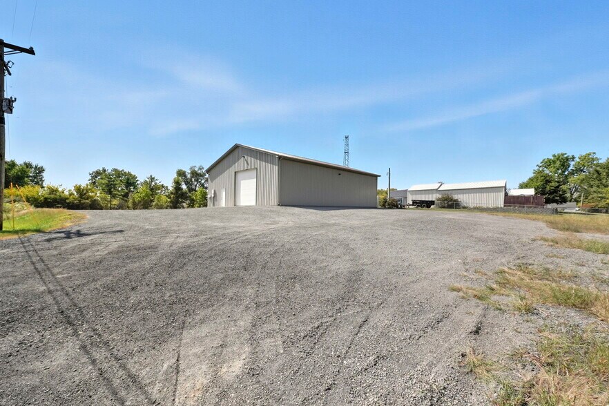 More Photos Of 635 E Business 30, Columbia City Showroom For Sale