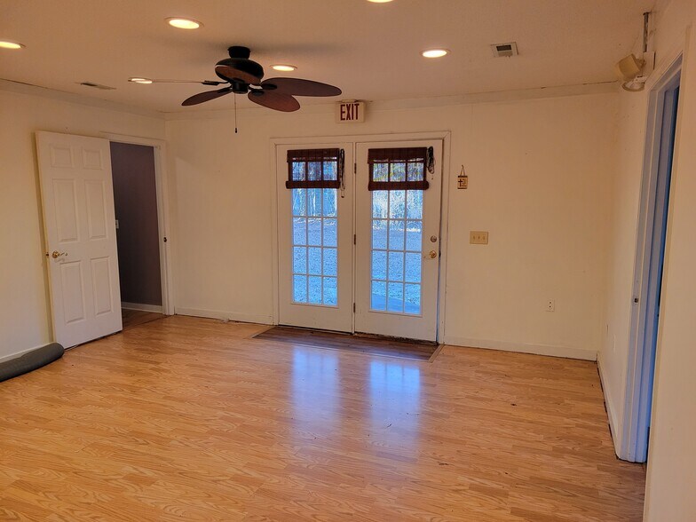 More Photos Of 1110 Hawkins Ave, Sanford Light Manufacturing For Sale