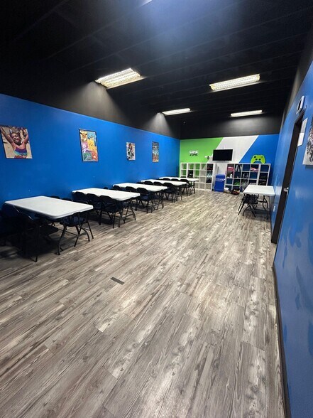 More Photos Of 2401 S A W Grimes Blvd, Round Rock Freestanding For Sale