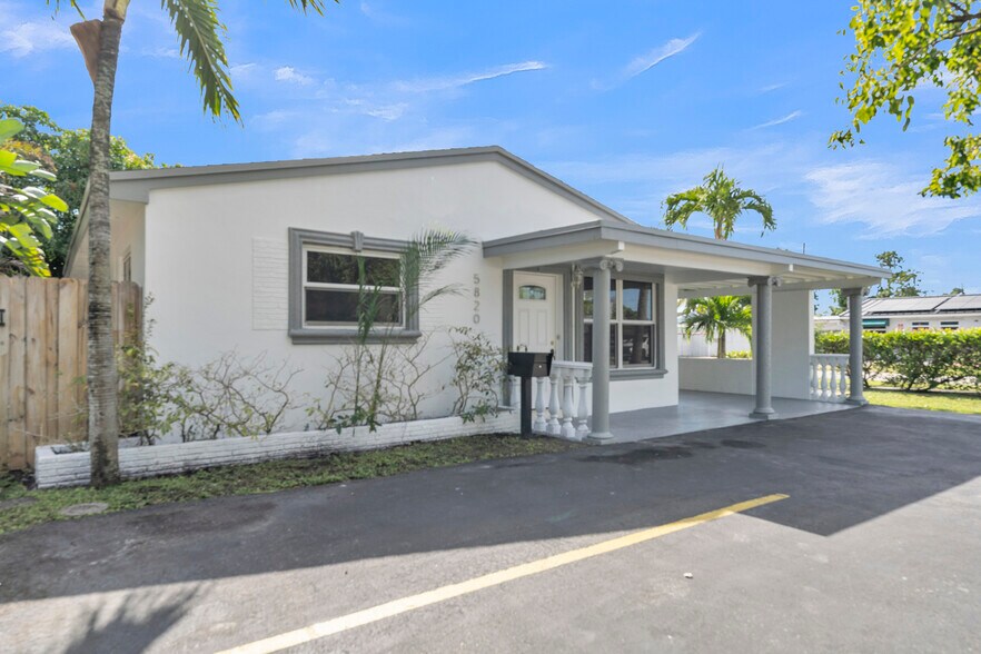 More Photos Of 5820 Sheridan St, Hollywood Office For Sale