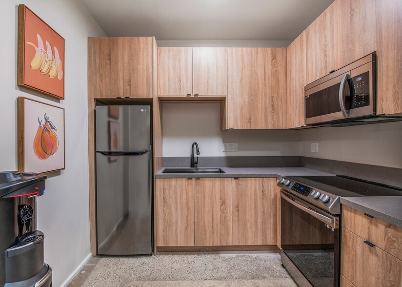 More Photos Of 179-181 Culver Blvd, Playa Del Rey Office Residential For Sale