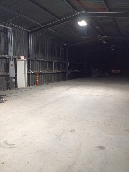 More Photos Of 2338 Fort Worth St, Grand Prairie Industrial For Sale