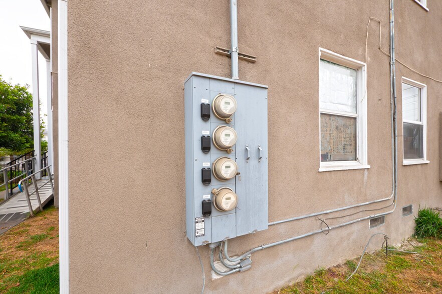 More Photos Of 1931 W 35th Pl, Los Angeles Apartments For Sale