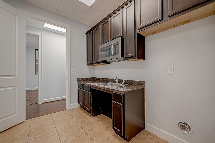 More Photos Of 16000 Park Ten Pl, Houston Medical For Lease