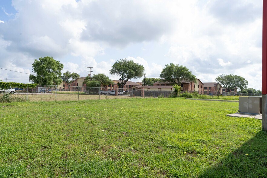 More Photos Of 113 Bufkin Ln, Lockhart Refrigeration Cold Storage For Lease