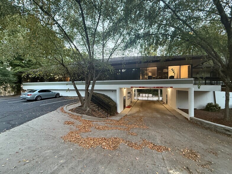 More Photos Of 3680 N Peachtree Rd, Chamblee Loft Creative Space For Lease