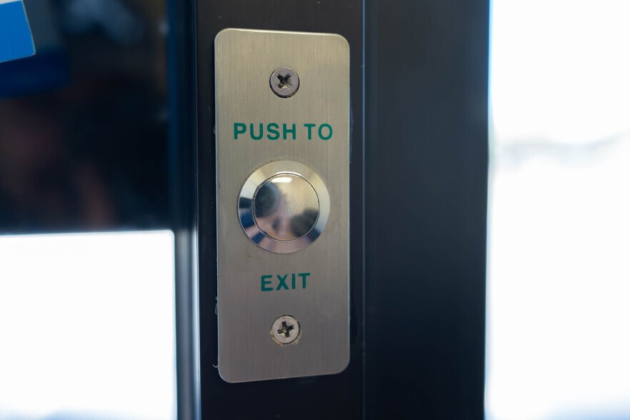 More Photos Of 101 E Crockett Ave, Alamo Office For Sale