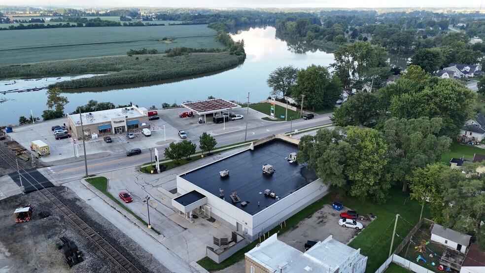 More Photos Of 306 W Water St, Oak Harbor Drugstore For Lease