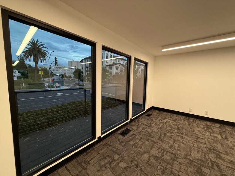 More Photos Of 558 Brewster Ave, Redwood City Loft Creative Space For Lease