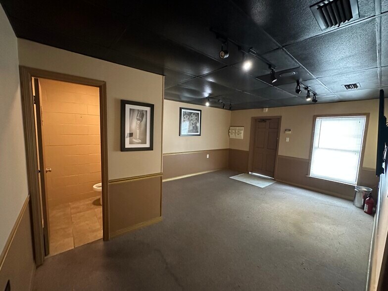 More Photos Of 3656 Government Blvd, Mobile General Retail For Lease