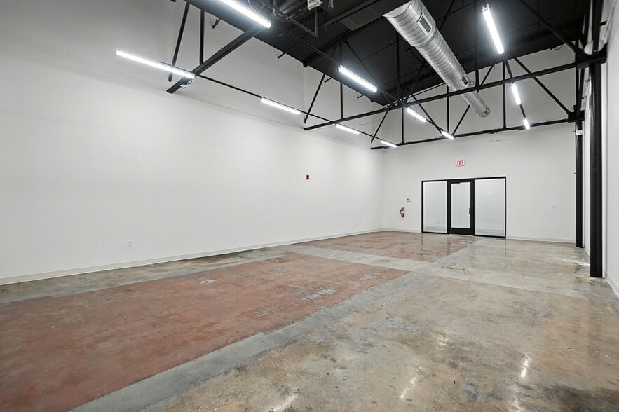 More Photos Of 933 Louise Ave, Charlotte Storefront For Lease