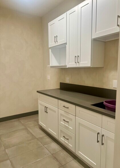 More Photos Of 5748-5752 E 2nd St, Long Beach Storefront Retail Office For Lease