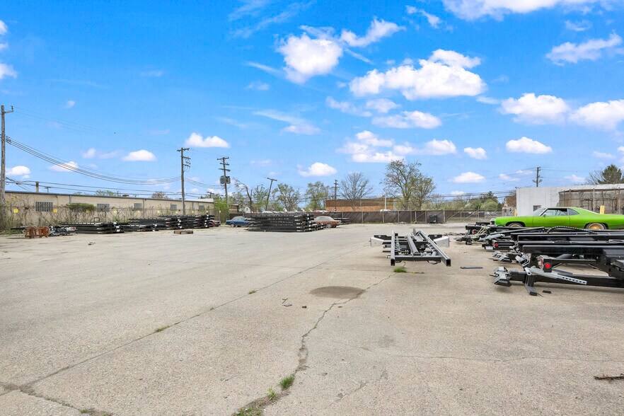 More Photos Of 2727 S Beech Daly Rd, Dearborn Heights Warehouse For Sale