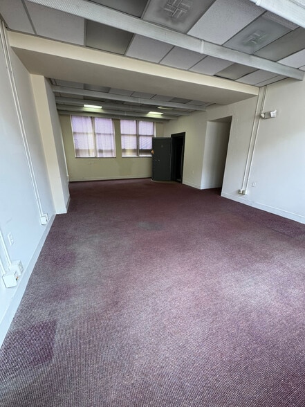 More Photos Of 305-307 E Main St, Front Royal Office For Sale