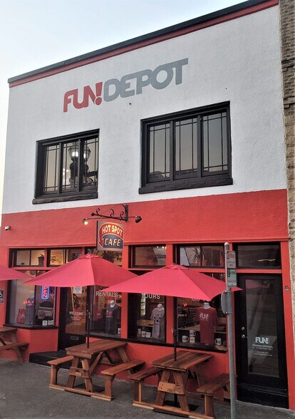 Primary Photo Of 819 Main St, Cottage Grove Restaurant For Sale