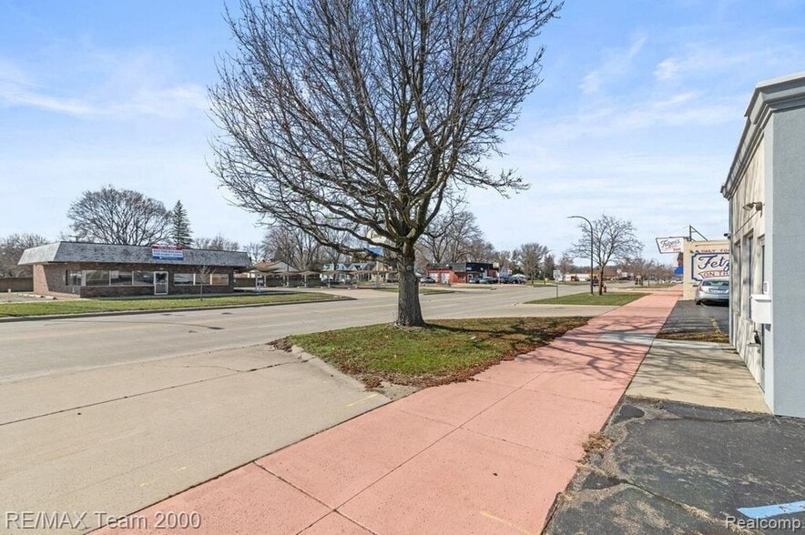 More Photos Of 5153 S Beech Daly St, Dearborn Heights Freestanding For Lease