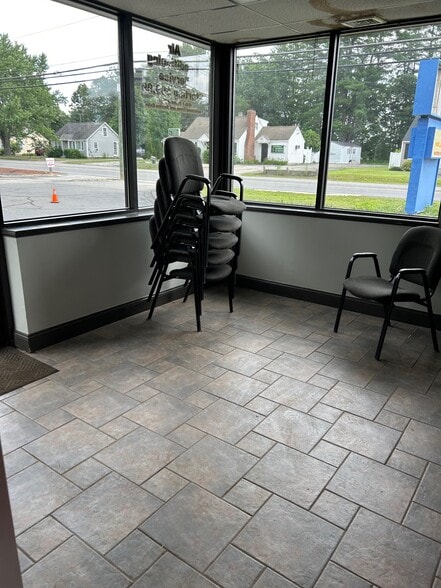 More Photos Of 386 Daniel Webster Hwy, Merrimack Auto Repair For Lease