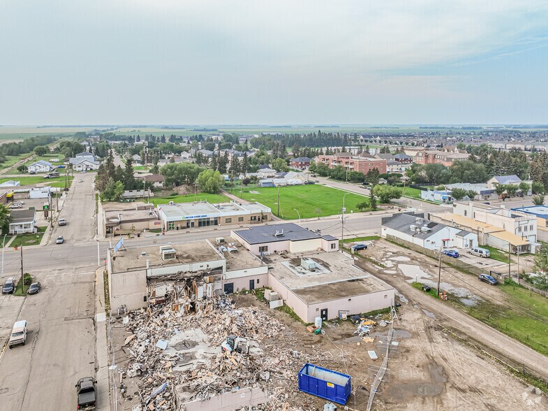 More Photos Of 10219 100th Ave, Morinville Storefront For Sale