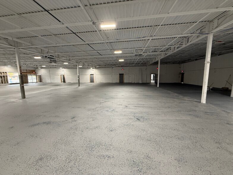 More Photos Of 3402 Richfield Rd, Flint Freestanding For Lease