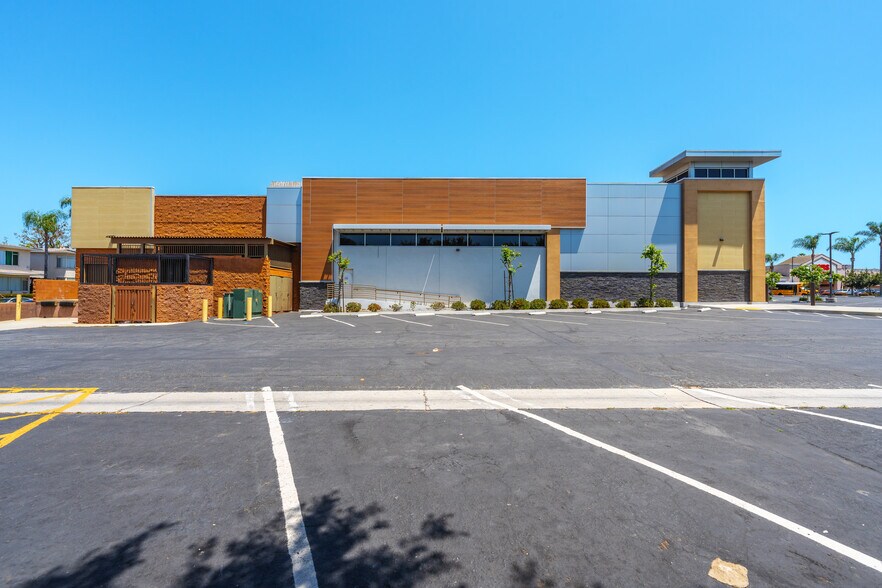 More Photos Of 4570-4580 Atlantic Ave, Long Beach Unknown For Lease