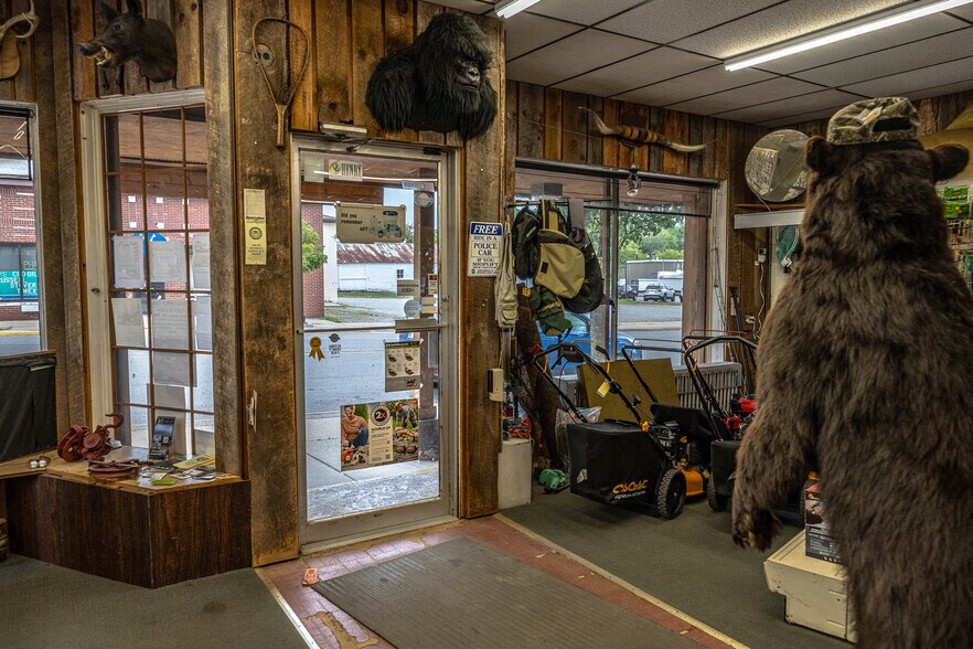 More Photos Of 300 S 2nd St, Lincoln General Retail For Sale