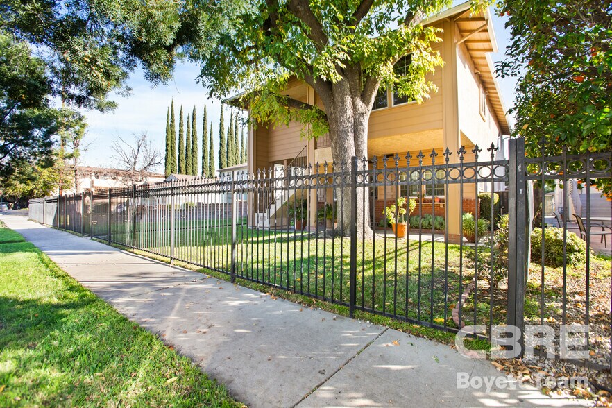 More Photos Of 6504 Woodley Ave, Van Nuys Apartments For Sale
