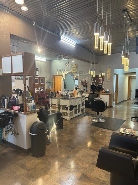 More Photos Of 2940 Floral Blvd, Butte Office For Sale