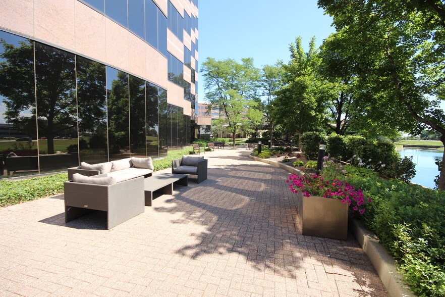 More Photos Of 18W140 Butterfield Rd, Oakbrook Terrace Office For Lease