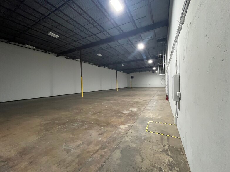 More Photos Of 4220-4232 Charter Ave, Oklahoma City Warehouse For Lease