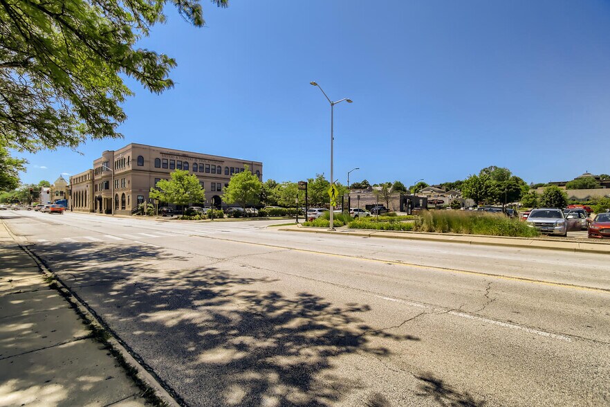 More Photos Of 312 W Main St, St Charles Restaurant For Lease