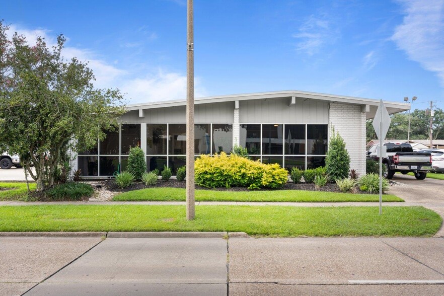 Primary Photo Of 1716 Oak Park, Lake Charles Office For Sale