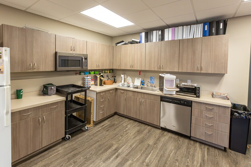 More Photos Of 200 W Railroad Ave, Plains Medical For Sale