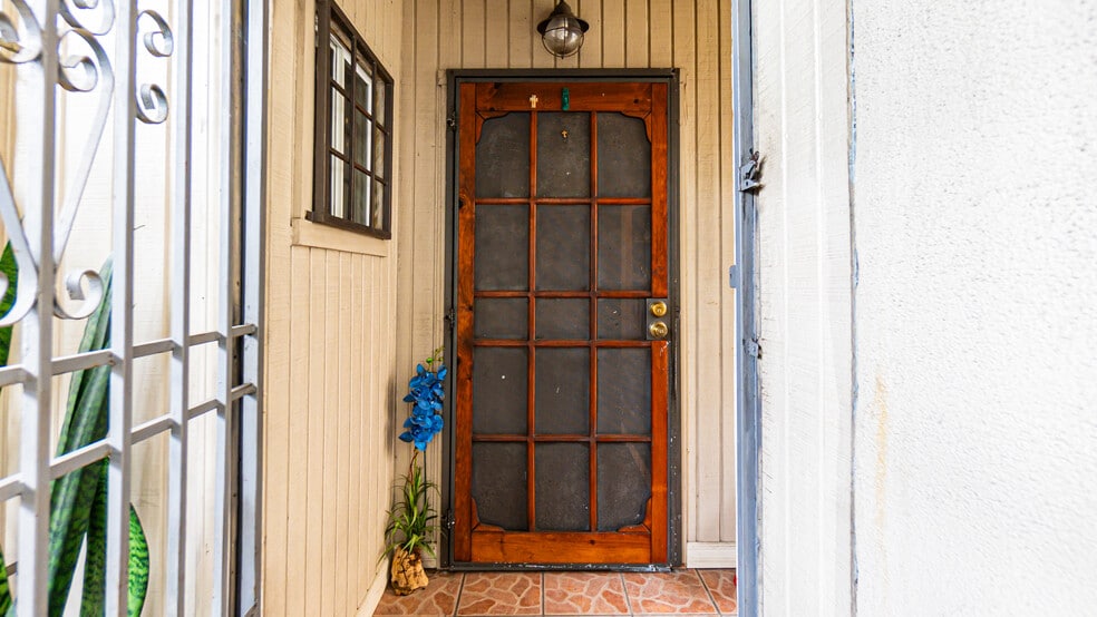 More Photos Of 4656 Floral Dr, Los Angeles Industrial For Sale