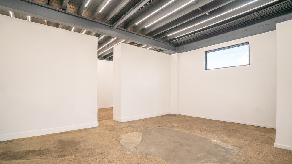 More Photos Of 230 NW 71st St, Miami Warehouse For Lease