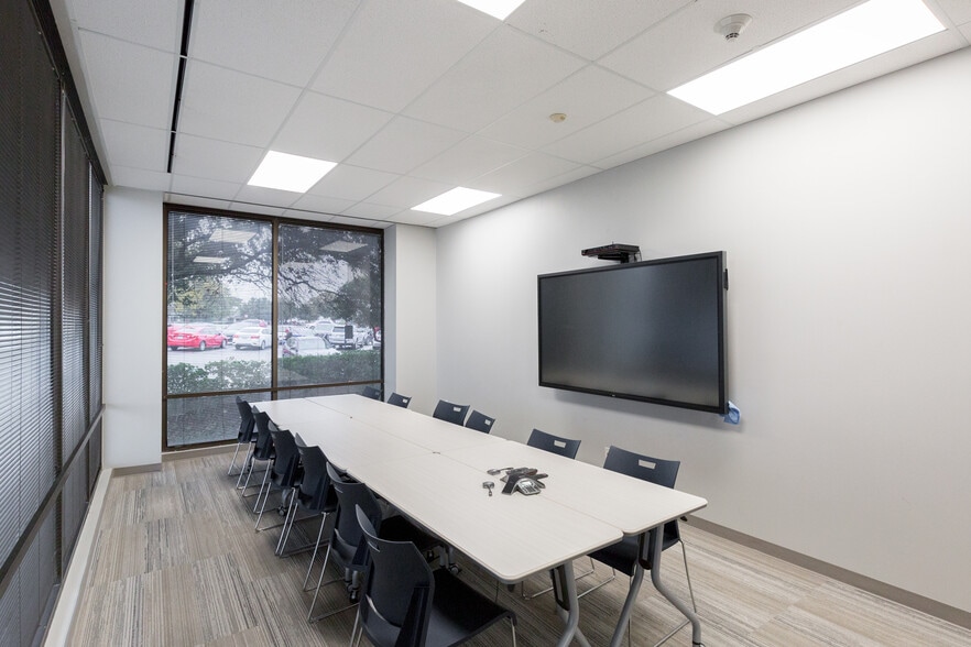 More Photos Of 2001 Beach St, Fort Worth Office For Lease