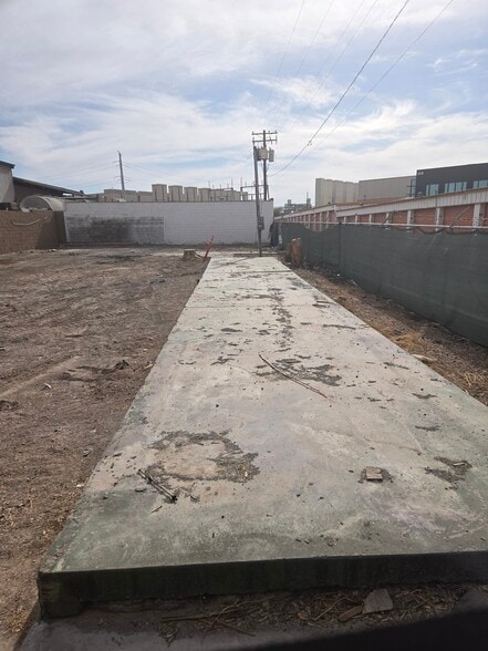 More Photos Of 1601 Athol Ave, Henderson Self Storage For Lease