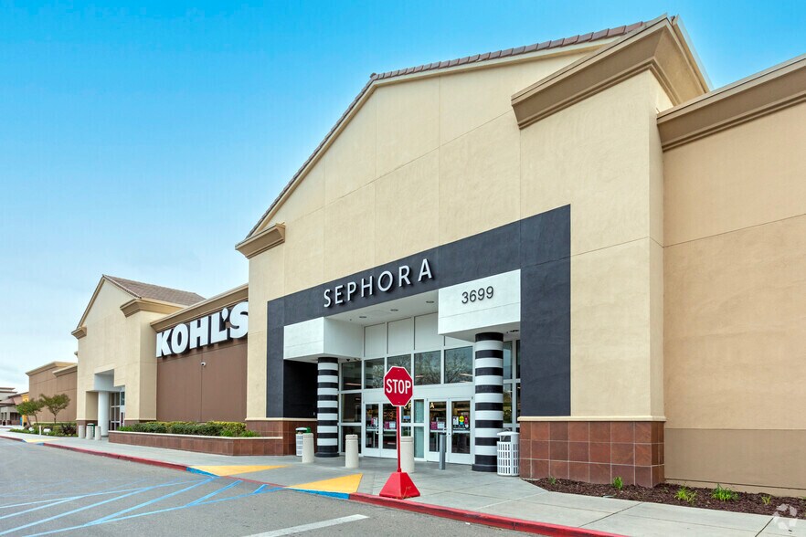 More Photos Of 3699 W Shaw Ave, Fresno Department Store For Lease
