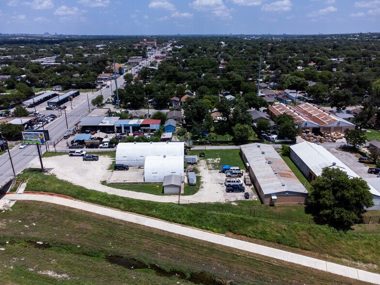 More Photos Of 1010 N Zarzamora St, San Antonio Warehouse For Sale