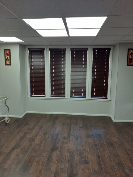 More Photos Of 1019 Vandalia St, Collinsville Office For Lease