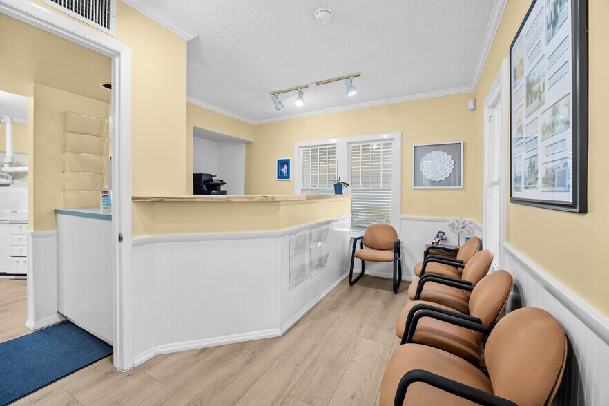 More Photos Of 725 SE 5th St, Stuart Office For Lease