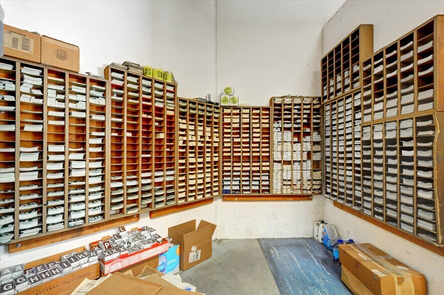 More Photos Of 920 W 10th St, Azusa Warehouse For Sale