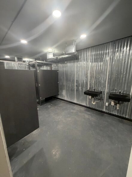More Photos Of 205-209 NE 1st Ave, Hallandale Beach Flex For Lease