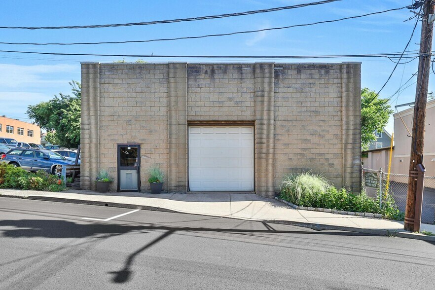 More Photos Of 50-52 Main st, Nyack Flex For Sale