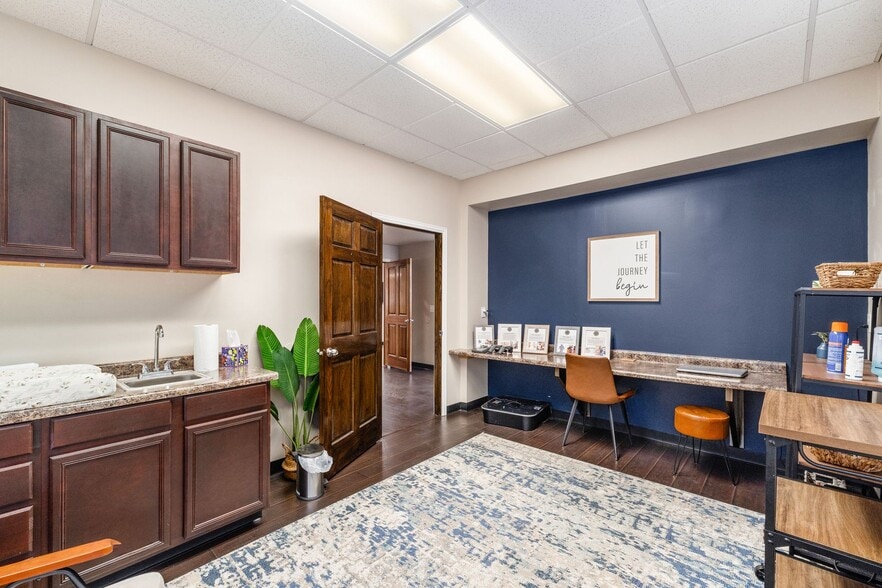 More Photos Of 440 Beecher Rd, Columbus Medical For Lease