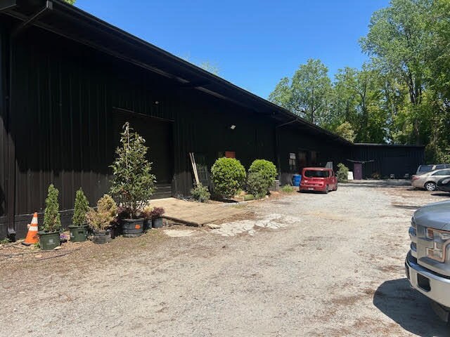 More Photos Of 2217 Irvingdale Dr, Chamblee Showroom For Lease