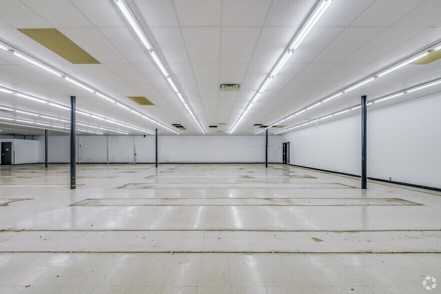More Photos Of 1300 E Locust St, Milwaukee Convenience Store For Sale